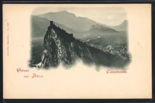 AK Arco, Vista del castello sulla scogliera