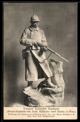 AK Gendarm mit Pickelhaube und Gewehr mit Bajonett, Statuette von Josef Kassin