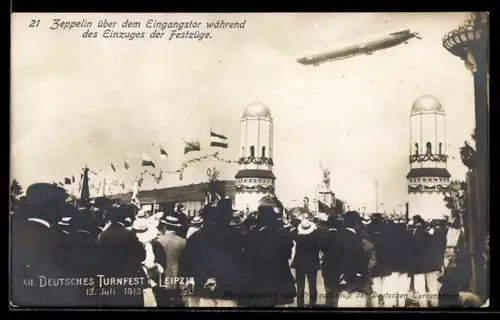 AK Leipzig, Zeppelin über dem Eingangstor, XII. Deutsches Turnfest am 13. Juli 1913