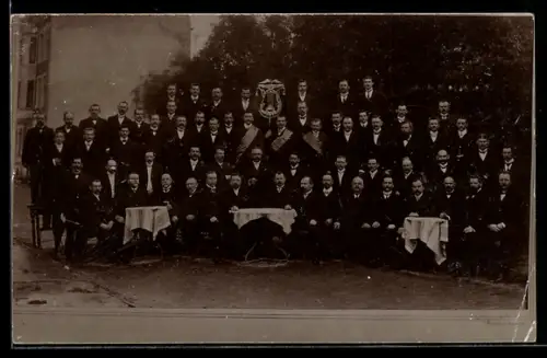 Foto-AK Varel, Sängerbund Frohsinn, Gruppenfoto in eleganter Kleidung