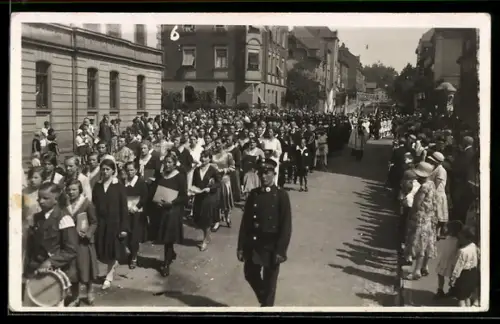 Foto-AK Schweinfurt, Umzug am Fronleichnamstag 1930