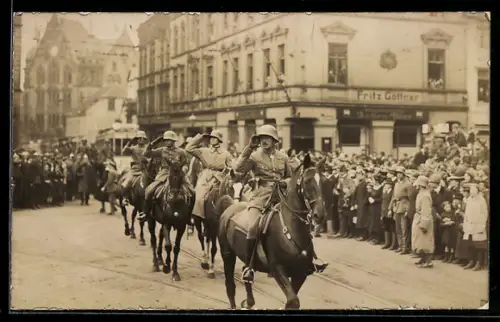 Foto-AK Dortmund, Parade von Offizieren der Reichswehr zu Pferde