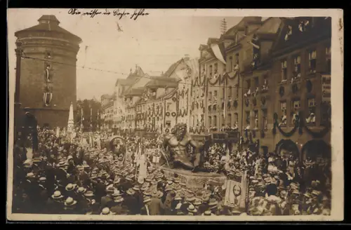 Foto-AK Nürnberg, Festzug am Laufertorturm 1912