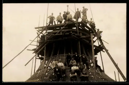 Foto-AK Nürnberg, Johann Baierl als Bauarbeiter beim Saalbau 1923