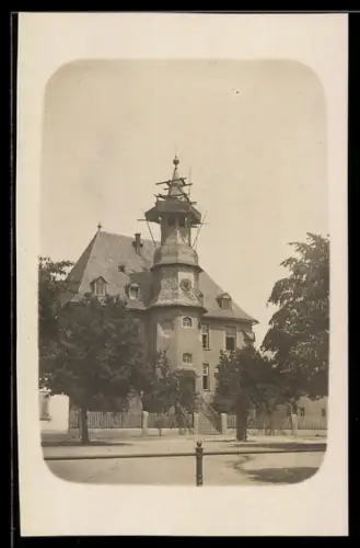 Foto-AK Usingen, Gebäude mit Uhrturm