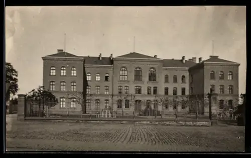 Foto-AK Usingen, Öffentliches Gebäude