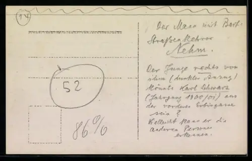 Foto-AK Usingen, Anwohner vor einem Brunnen