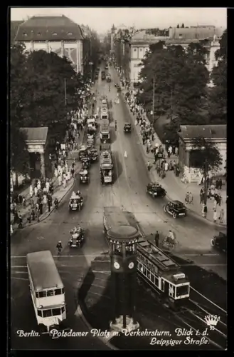 AK Berlin-Tiergarten, Blick auf den Potsdamer Platz m. Verkehrsturm i. d. Leipziger Strasse, Strassenbahn