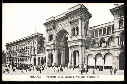 AK Milano, Facciata della Galleria Vittorio Emanuele, Frontansicht mit Strassenbahn