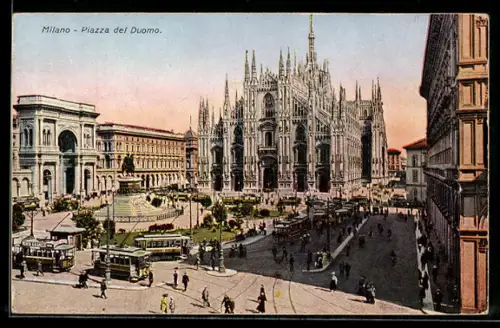 AK Milano / Mailand, Piazza del Duomo, Domplatz mit Strassenbahnen