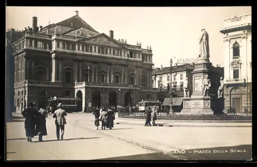 AK Milano, Piazza della Scala, Monumento, Strassenbahn
