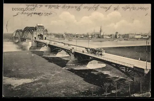 AK Düsseldorf, Strassenbahn auf der Rheinbrücke