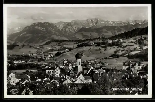 AK Immenstadt /Allgäu, Stadtansicht mit Kirche und Alpenpanorama