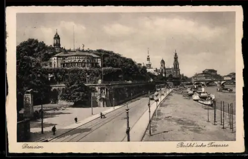 AK Dresden, Brühlsche Terrasse mit Uferstrasse u. Brücke