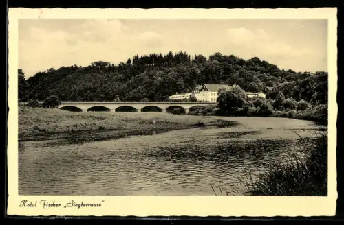 AK Auermühle /Sieg, Hotel Fischer, Siegterrasse, Brücke über die Sieg