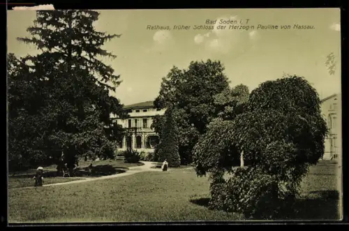AK Bad Soden i. T., Rathaus, früher Schloss der Herzogin Pauline von Nassau, Parkanlage
