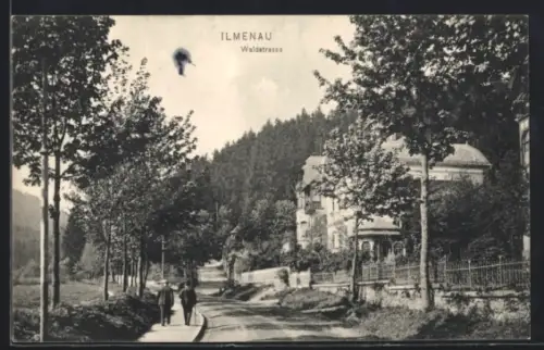 AK Ilmenau, Waldstrasse mit Passanten