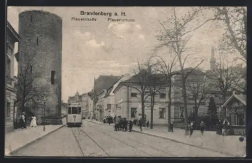 AK Brandenburg, Strassenbahn in der Plauerstrasse am Plauertorturm