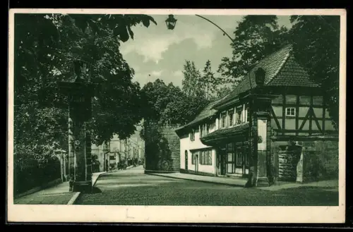 AK Hann. Münden, Strassenpartie am Obertor mit Fachwerkhaus