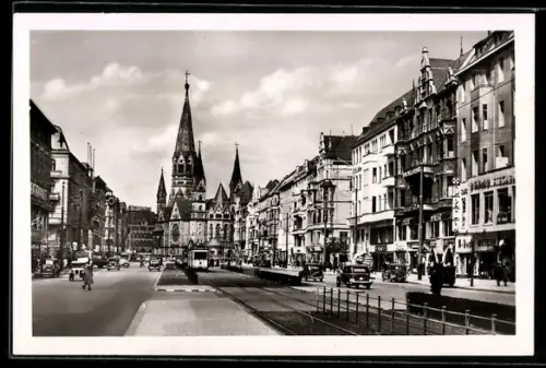 AK Berlin-Charlottenburg, Tauentzienstrasse mit Geschäften, Gedächtniskirche und Strassenbahn
