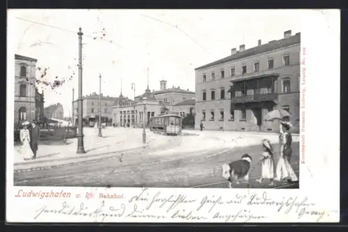 AK Ludwigshafen a. Rh., Strassenbahn am Bahnhof
