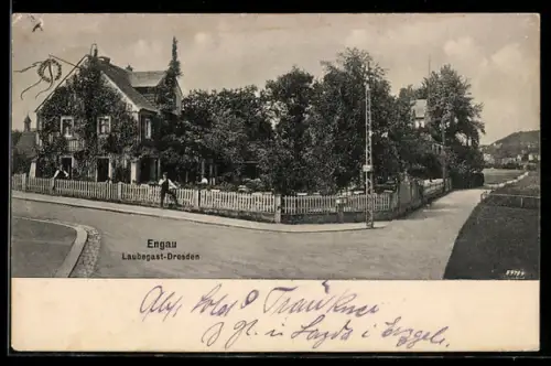 AK Dresden-Laubegast, Gasthaus Engau mit Strassenpartie