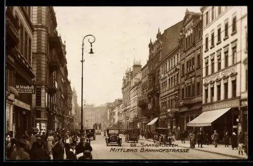 AK Saarbrücken, Mittlere Bahnhofstrasse mit Crefelder Seidenhaus