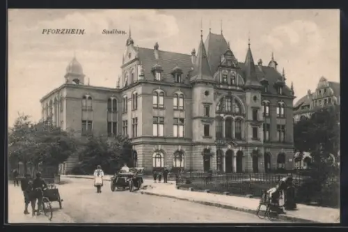 AK Pforzheim, Saalbau mit Strasse, Damen mit Schiebe-Rollstuhl, Fahrrad, Automobil