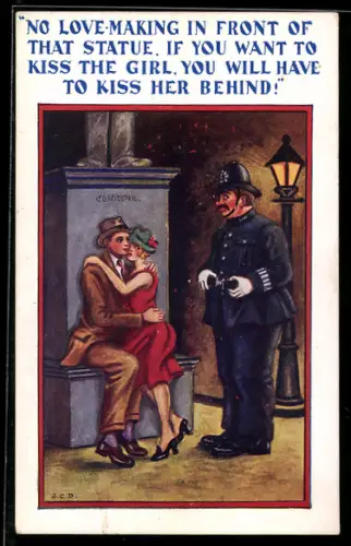 AK Paar küsst sich unterhalb einer Statue, Polizist erteilt dazu Verbot