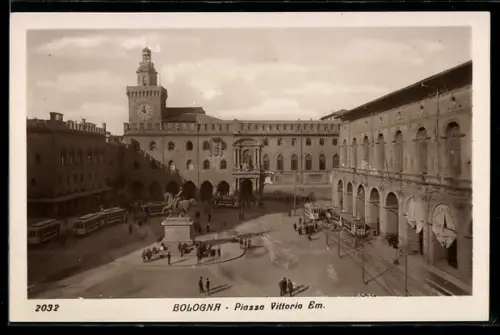 AK Bologna, Piazza Vittorio Em., Strassenbahn
