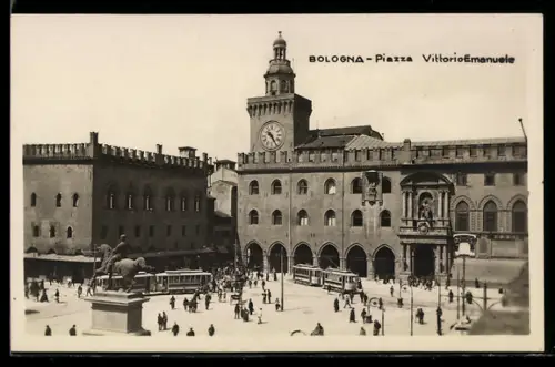 AK Bologna, Piazza Vittorio Emanuele, Strassenbahn der Linie 10