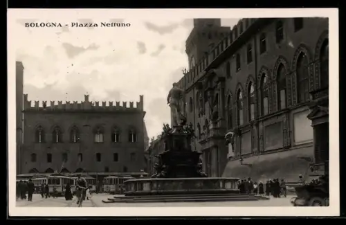 AK Bologna, Piazza Nettuno, Strassenbahn