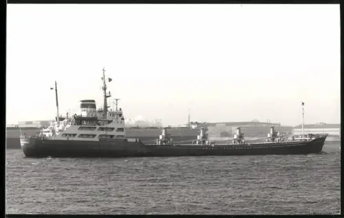 Fotografie Sowjetisches Frachtschiff Dneprodzherzhinsk bei Einfahrt in den Hafen