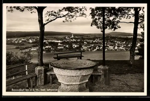 AK Bonndorf /Schwarzw., Aussichtspunkt mit Panoramatafel und Blick auf den Ort