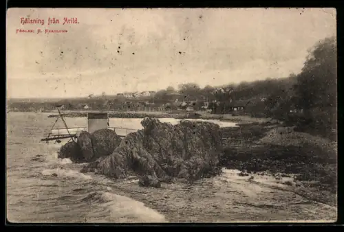 AK Arild, Strandpartie mit Ortspanorama