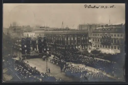 AK Berlin, Kaiserliche Parade am Zeughaus