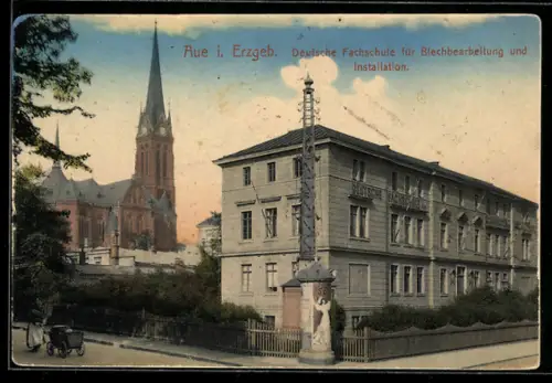AK Aue i. Erzgeb., Deutsche Fachschule für Blechbearbeitung und Installation, Im Hintergrund Kirche