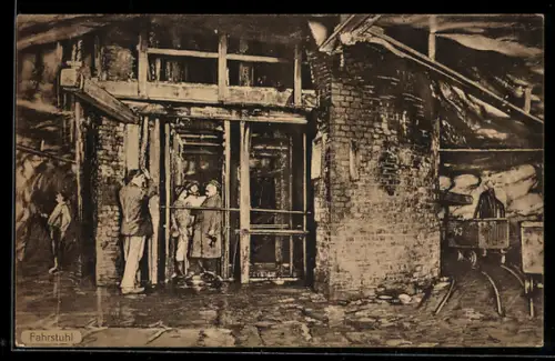 AK Stassfurt, Minenarbeiter fahren mit dem Fahrstuhl aus der Mine nach oben