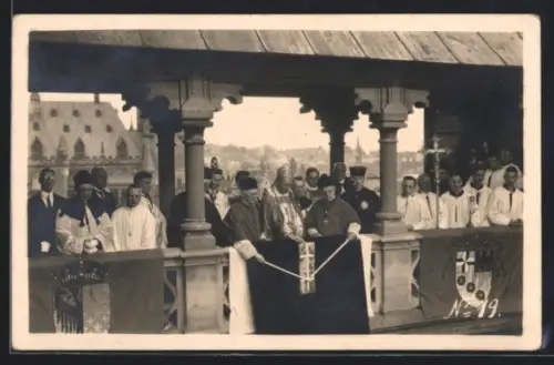 AK Aachen, Bischofsweihe auf dem Balkon des Rathauses, Geistliche und Ehrengäste