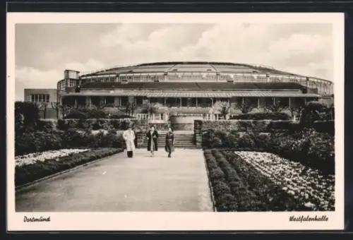 AK Dortmund, Westfalenhalle mit Beetanlage