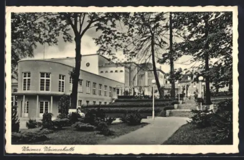 AK Weimar, Weimarhalle mit Anlagen u. Treppenaufgang