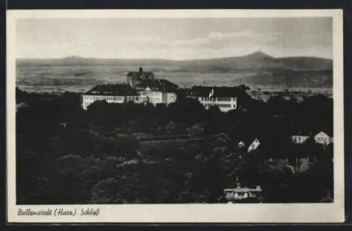 AK Ballenstedt /Harz, Schloss mit Umgebung aus der Vogelschau