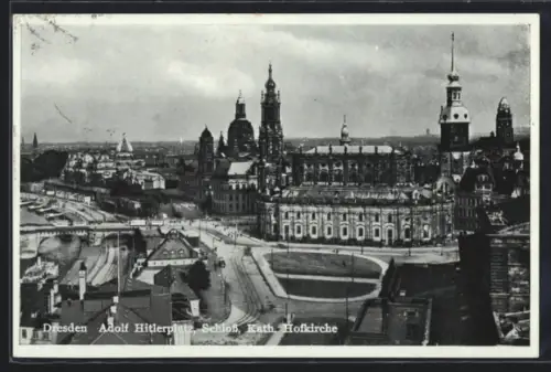 AK Dresden, platz m. Schloss u. Kath. Hofkirche aus der Vogelschau