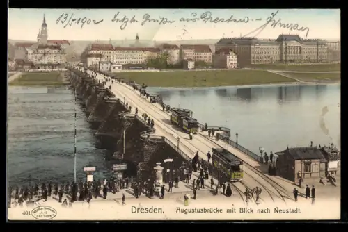 AK Dresden-Neustadt, Strassenbahnen auf der Augustusbrücke mit Blick nach Neustadt