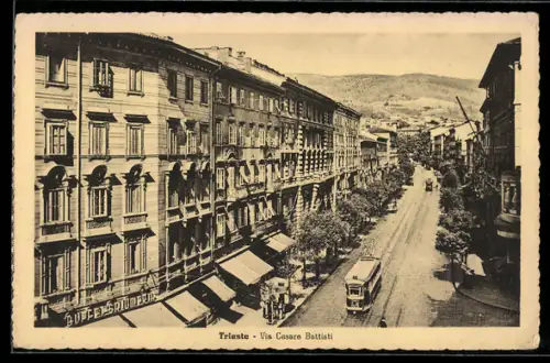 AK Trieste, Via Cesare Battisti, Strassenbahn