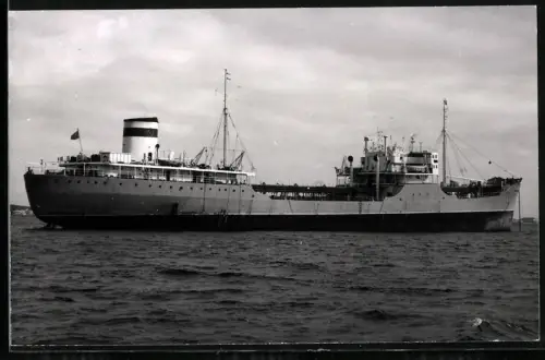 Fotografie Sowjetisches Tankschiff Gorky aus Odessa vor Anker liegend