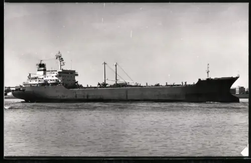 Fotografie Sowjetisches Frachtschiff General Merkviladze von 1977 mit Wulstbug