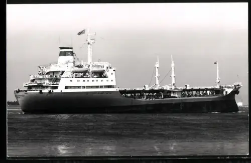 Fotografie Sowjetisches Tankschiff General Bagration in Ballast bei Verlassen des Hafens