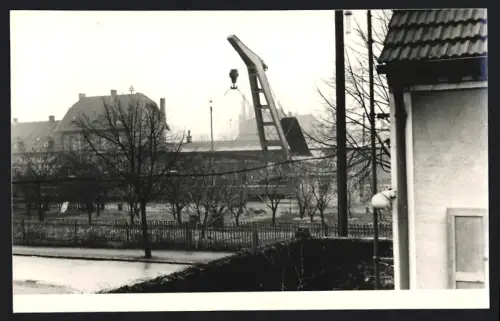 Fotografie Foto Weichold, Zörbig, Ansicht Zörbig, Blick zu einem Kran
