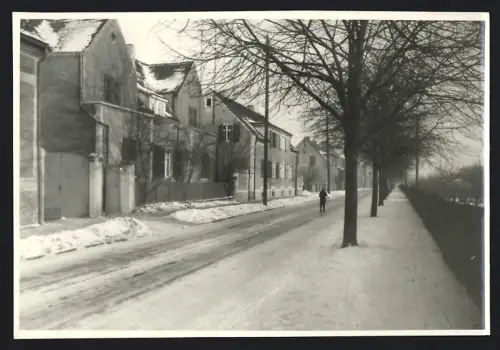 Fotografie unbekannter Fotograf, Ansicht Zörbig, Winterliche Strassenszene im Januar 1963